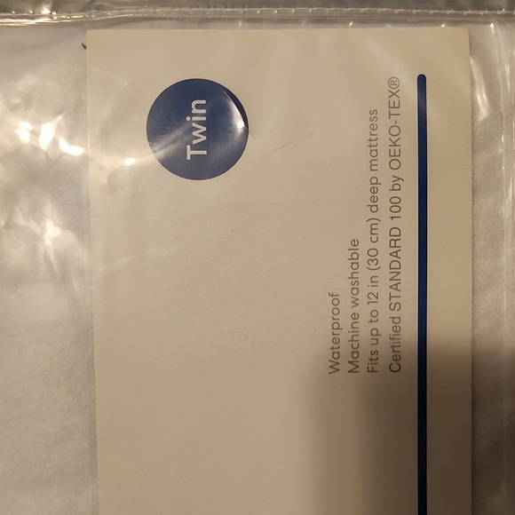 Fitted Matress Protector - Picture 6 of 6